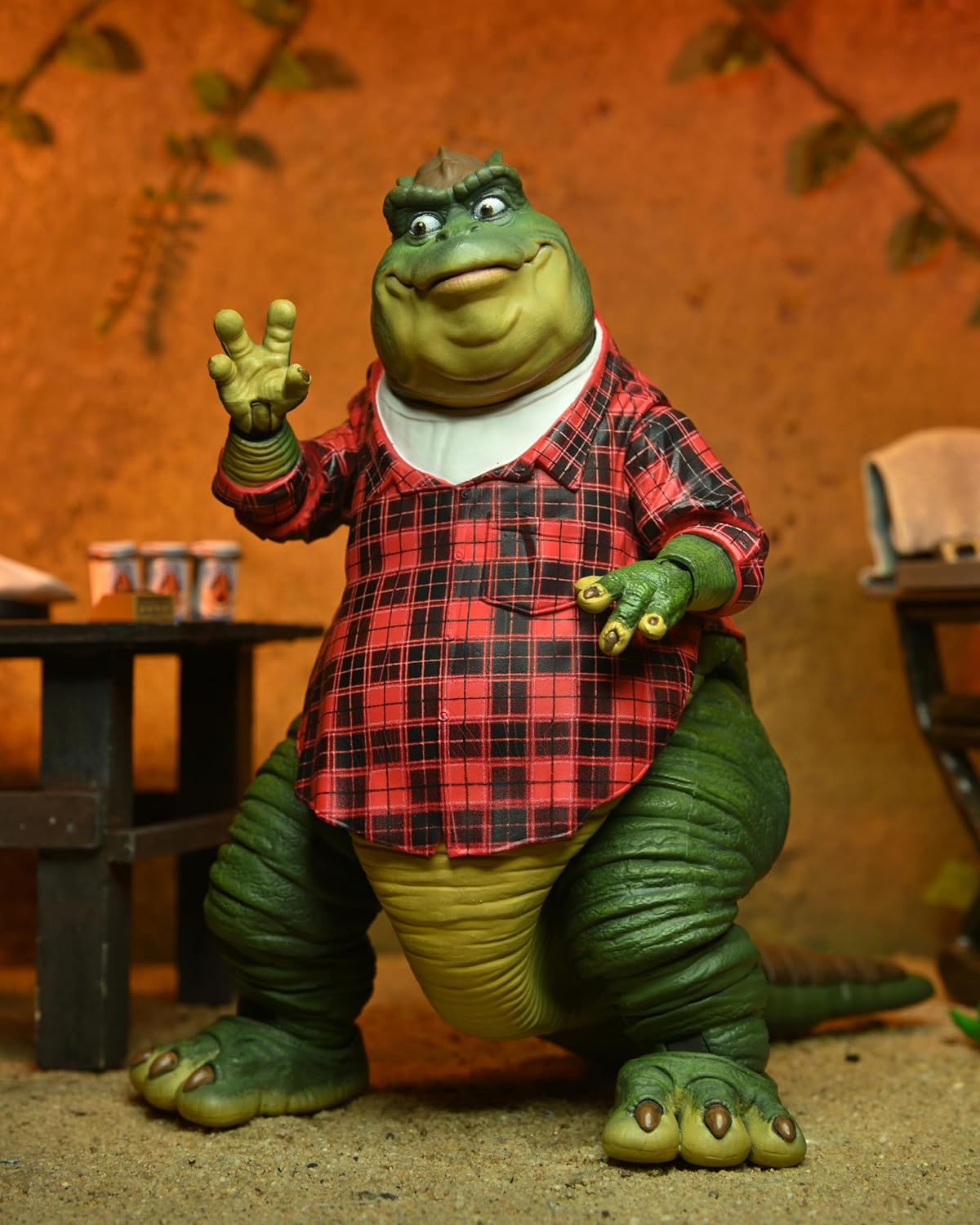 Figura NECA Dinosaurios Earl - Comics Store Colombia